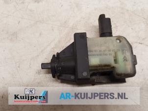 Used Central locking motor Citroen C4 Picasso (UD/UE/UF) 1.6 16V VTi 120 Price € 25,00 Margin scheme offered by Autorecycling Kuijpers