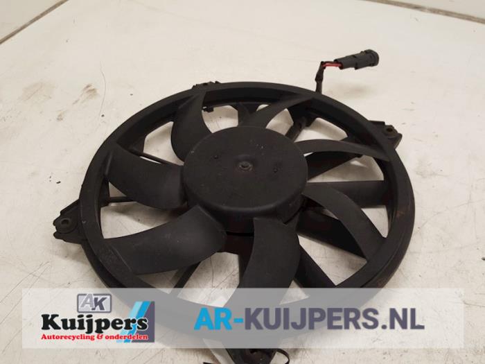 Cooling fans from a Citroën C4 Picasso (UD/UE/UF) 1.6 16V VTi 120 2009