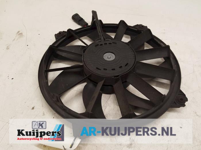 Cooling fans from a Citroën C4 Picasso (UD/UE/UF) 1.6 16V VTi 120 2009