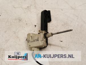 Used Tank flap lock motor Mercedes C (W203) 2.2 C-200 CDI 16V Price € 10,00 Margin scheme offered by Autorecycling Kuijpers