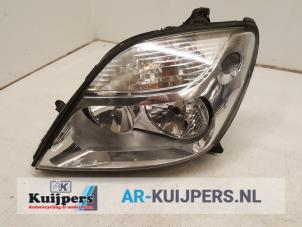 Używane Reflektor lewy Renault Scénic I (JA) 1.6 16V Cena € 20,00 Procedura marży oferowane przez Autorecycling Kuijpers