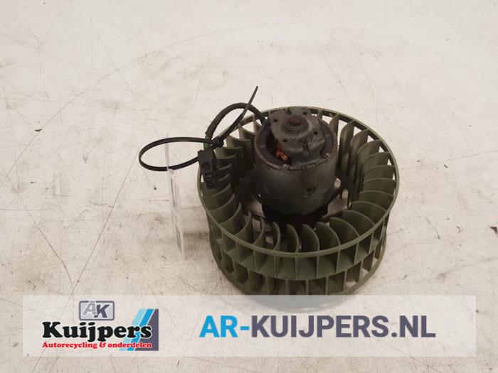 Motor de ventilador de calefactor de un BMW 3 serie (E36/2C) 325i 24V 1994