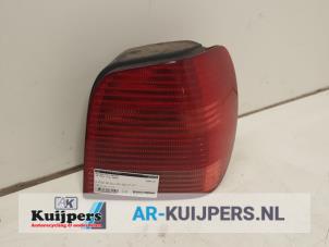 Używane Tylne swiatlo pozycyjne prawe Volkswagen Polo III (6N2) 1.4 16V 75 Cena € 15,00 Procedura marży oferowane przez Autorecycling Kuijpers