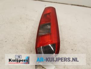 Używane Tylne swiatlo pozycyjne prawe Ford Fiesta 5 (JD/JH) 1.25 16V Cena € 14,00 Procedura marży oferowane przez Autorecycling Kuijpers