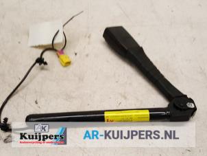 Used Front seatbelt buckle, left Opel Vectra C Caravan 2.2 DIG 16V Price € 19,00 Margin scheme offered by Autorecycling Kuijpers