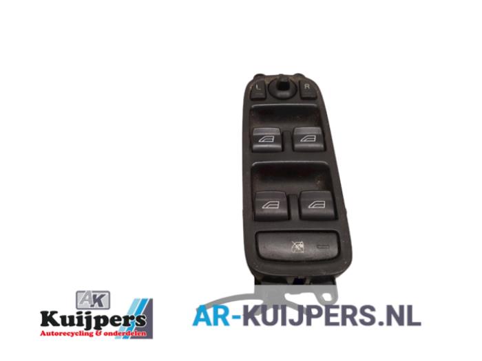 Usados Interruptor combinado de ventanillas Volvo V50 (MW) 2.0 D 16V Precio € 25,00 Norma de margen ofrecido por Autorecycling Kuijpers