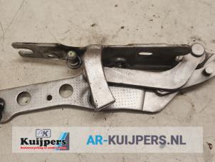 Used Bonnet Hinge BMW X3 (E83) 2.0d 16V Price € 20,00 Margin scheme offered by Autorecycling Kuijpers