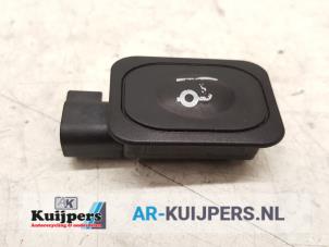 Używane Przelacznik klapy wlewu paliwa Ford S-Max (WPC) 2.0 TDCi 210 16V Cena € 10,00 Procedura marży oferowane przez Autorecycling Kuijpers