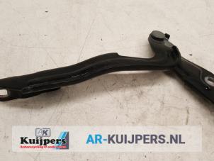 Used Bonnet Hinge Ford S-Max (WPC) 2.0 TDCi 210 16V Price € 20,00 Margin scheme offered by Autorecycling Kuijpers