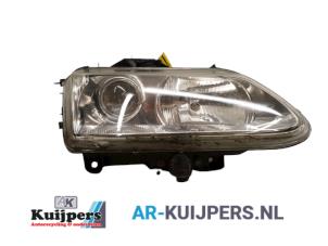 Usagé Phare droit Renault Espace (JE) 3.0 V6 24V Grand Espace Prix € 99,00 Règlement à la marge proposé par Autorecycling Kuijpers