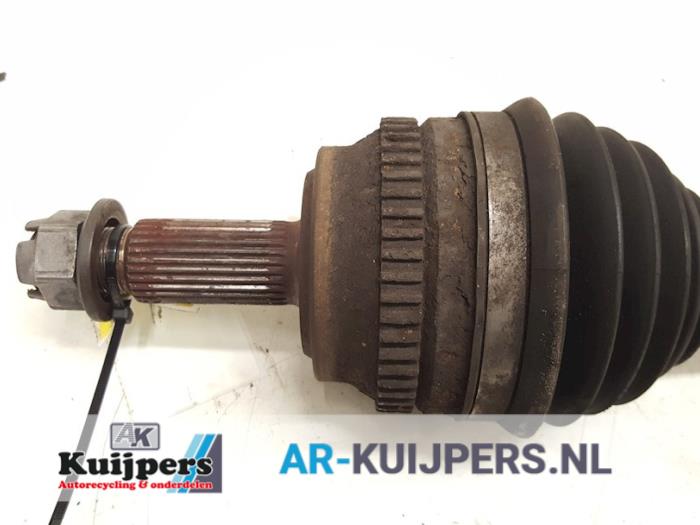 Front drive shaft, left from a Renault Master III (FD/HD) 2.5 dCi 16V 100 2008