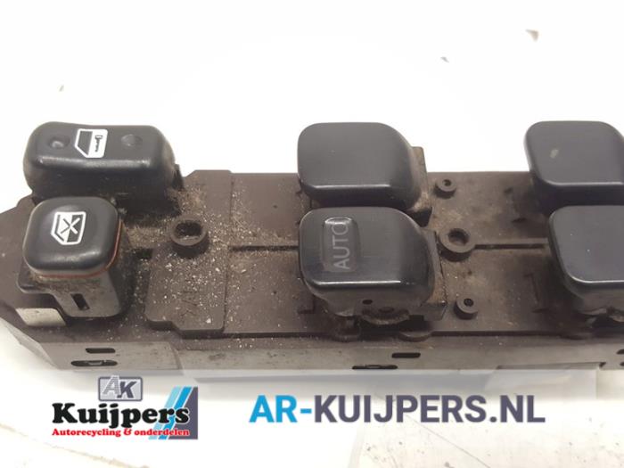 Usados Interruptor combinado de ventanillas Lexus IS (E2) 200 2.0 24V Precio € 24,00 Norma de margen ofrecido por Autorecycling Kuijpers