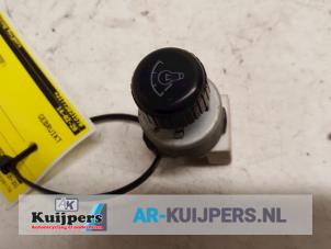 Usados Dimmer de cabina Lexus IS (E2) 200 2.0 24V Precio € 15,00 Norma de margen ofrecido por Autorecycling Kuijpers