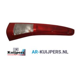 Usagé Feu arrière droit Daihatsu Cuore (L251/271/276) 1.0 12V DVVT Prix € 20,00 Règlement à la marge proposé par Autorecycling Kuijpers