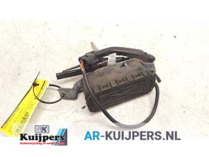 Used Headlight washer motor Volvo S80 (TR/TS) 2.4 SE 20V 170 Price € 34,00 Margin scheme offered by Autorecycling Kuijpers