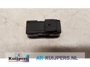 Used Sunroof switch BMW 3 serie (E46/2) 323 Ci 24V Price € 4,00 Margin scheme offered by Autorecycling Kuijpers