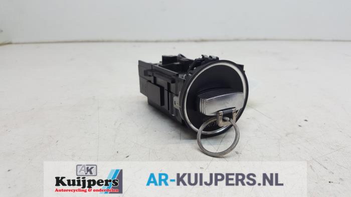 Używane Stacyjka + Kluczyk Volkswagen Passat Variant (365) 2.0 TDI 16V 140 Cena € 25,00 Procedura marży oferowane przez Autorecycling Kuijpers