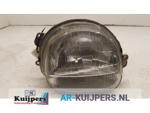 Używane Reflektor prawy Renault Twingo (C06) 1.2 Cena € 15,00 Procedura marży oferowane przez Autorecycling Kuijpers
