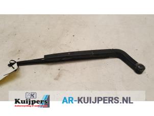Used Rear wiper arm Landrover Discovery III (LAA/TAA) 2.7 TD V6 Price € 25,00 Margin scheme offered by Autorecycling Kuijpers