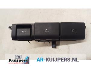 Used Front ashtray Landrover Discovery III (LAA/TAA) 2.7 TD V6 Price € 15,00 Margin scheme offered by Autorecycling Kuijpers