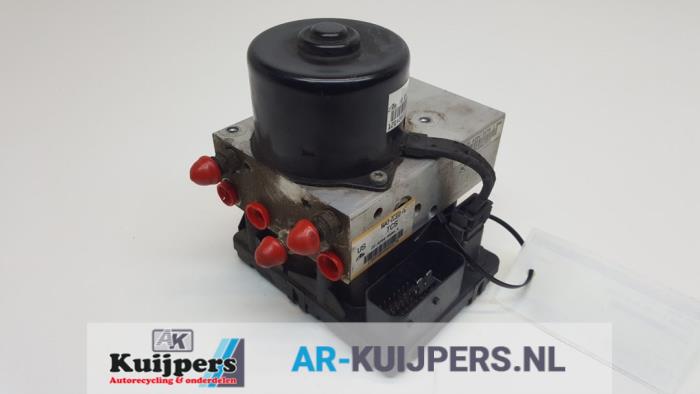 Used ABS pump Jaguar S-type (X200) 3.0 V6 24V Price € 50,00 Margin scheme offered by Autorecycling Kuijpers