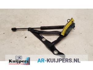 Used Boot lid hinge Audi TT Roadster (8N9) 1.8 20V Turbo Quattro Price € 15,00 Margin scheme offered by Autorecycling Kuijpers