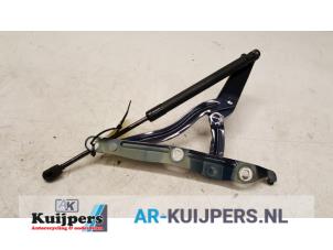 Used Boot lid hinge Audi TT Roadster (8N9) 1.8 20V Turbo Quattro Price € 15,00 Margin scheme offered by Autorecycling Kuijpers