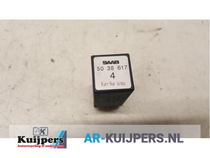 Używane Przekaznik Saab 9-3 I (YS3D) 2.0t 16V Ecopower Cena € 10,00 Procedura marży oferowane przez Autorecycling Kuijpers