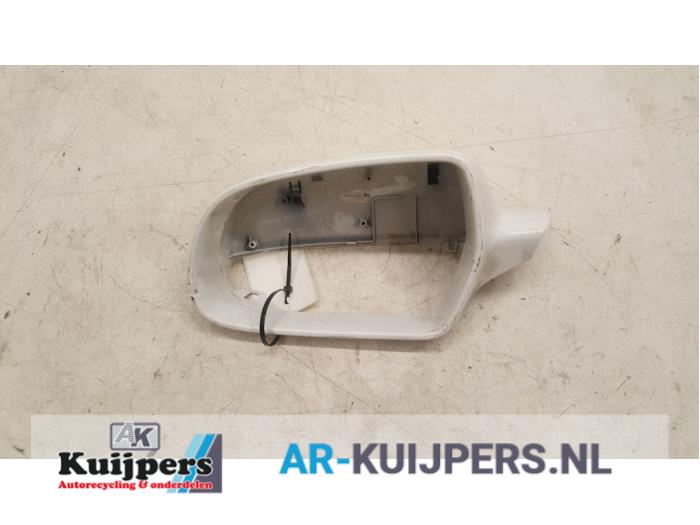 Mirror housing, left from a Audi A3 (8L1) 1.6