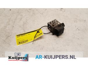 Gebrauchte Heizung Widerstand Renault Master III (FD/HD) 2.5 dCi 16V 100 Preis € 15,00 Margenregelung angeboten von Autorecycling Kuijpers