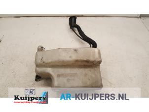 Used Front windscreen washer reservoir BMW 7 serie (E65/E66/E67) 735i,Li 3.6 V8 32V Price € 29,00 Margin scheme offered by Autorecycling Kuijpers