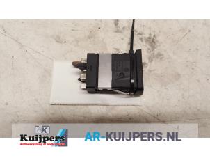 Used Seat heating switch Volkswagen Golf IV (1J1) 1.8 20V Turbo Price € 15,00 Margin scheme offered by Autorecycling Kuijpers