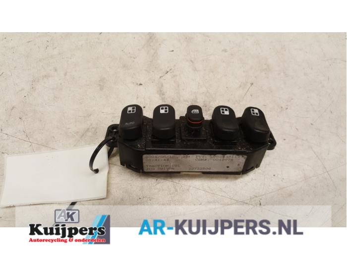 Usados Interruptor combinado de ventanillas Chevrolet Equinox 3.4 V6 4x4 Precio € 35,00 Norma de margen ofrecido por Autorecycling Kuijpers