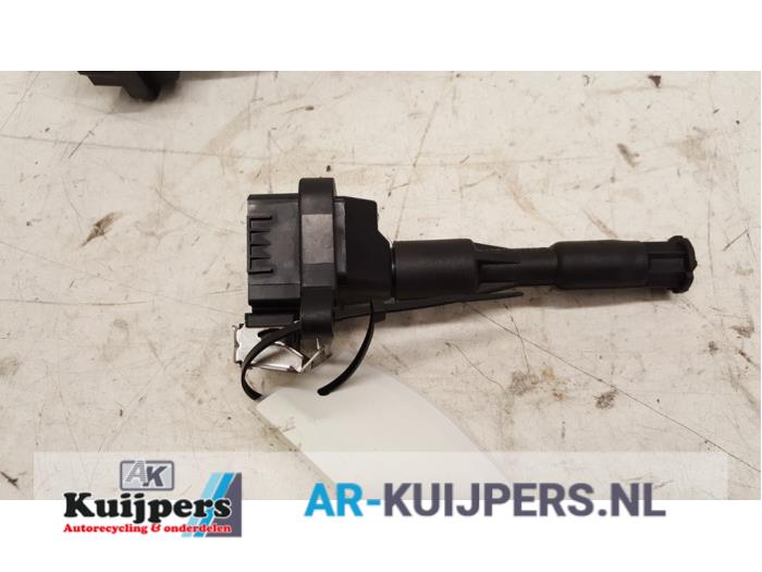 Pen ignition coil from a BMW 5 serie (E39) 520i 24V 1998