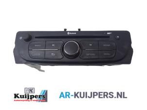 Usagé Radio/Lecteur CD Renault Kangoo Express (FW) 1.5 dCi 90 FAP Prix € 75,00 Règlement à la marge proposé par Autorecycling Kuijpers