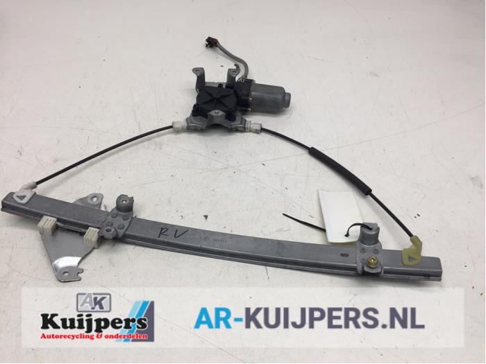 Window mechanism 4-door, front right from a Nissan Almera (N16) 1.5 16V 2002
