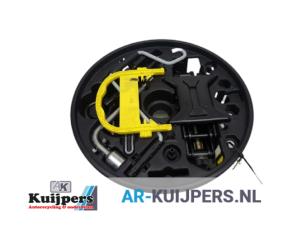 Usagé Kit d'outils Renault Clio II (BB/CB) 1.2 Prix € 25,00 Règlement à la marge proposé par Autorecycling Kuijpers