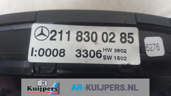 Panneau de commandes chauffage d'un Mercedes-Benz E 4-matic (W211) 5.0 E-500 V8 32V 2006