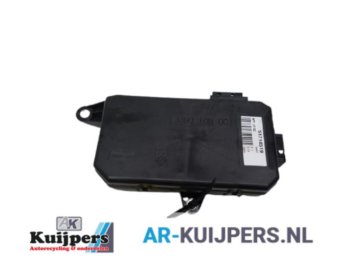 Używane Modul Comfort Fiat Stilo (192A/B) 2.4 20V Abarth 3-Drs. Cena € 25,00 Procedura marży oferowane przez Autorecycling Kuijpers
