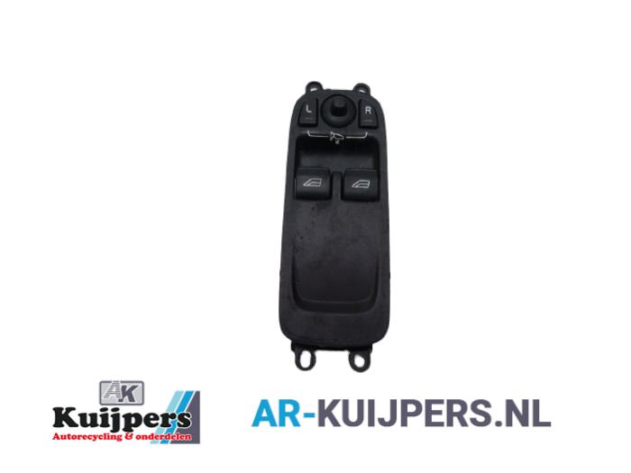 Usados Interruptor combinado de ventanillas Volvo C30 (EK/MK) 2.0 D 16V Precio € 29,00 Norma de margen ofrecido por Autorecycling Kuijpers