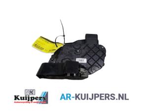 Usagé Serrure portière mécanique 2portes droite Volvo C30 (EK/MK) 2.0 D 16V Prix € 25,00 Règlement à la marge proposé par Autorecycling Kuijpers