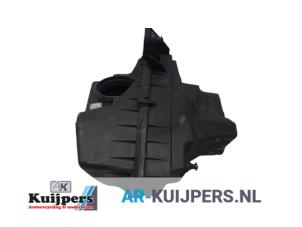 Usados Cuerpo de filtro de aire Volvo C30 (EK/MK) 2.0 D 16V Precio € 20,00 Norma de margen ofrecido por Autorecycling Kuijpers