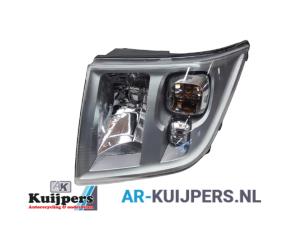 Używane Reflektor prawy Ford Transit Tourneo 2.2 TDCi 16V Cena € 59,00 Procedura marży oferowane przez Autorecycling Kuijpers