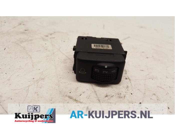 AIH headlight switch from a Nissan Qashqai (J10) 1.5 dCi 2009