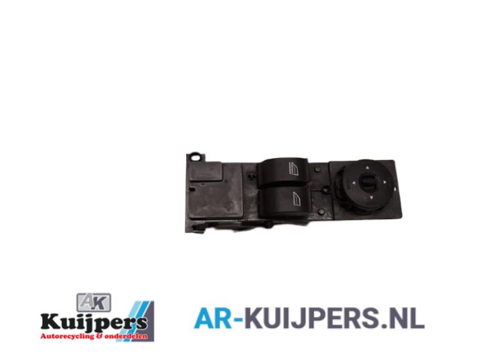 Usados Interruptor combinado de ventanillas Ford Focus 2 1.6 Ti-VCT 16V Precio € 19,00 Norma de margen ofrecido por Autorecycling Kuijpers