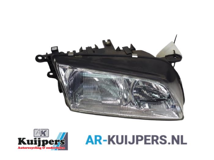 Używane Reflektor prawy Mazda 626 (GW19) 1.8i 16V Cena € 30,00 Procedura marży oferowane przez Autorecycling Kuijpers