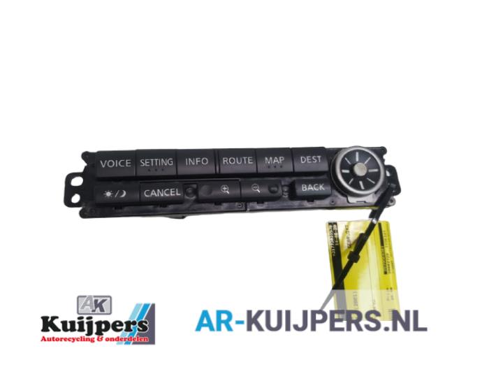 Begagnade Innerdisplay Nissan X-Trail (T30) 2.2 dCi 16V 4x4 Pris € 20,00 Marginaltabell erbjuds av Autorecycling Kuijpers