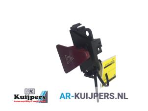 Używane Przelacznik swiatel awaryjnych Peugeot 307 Break (3E) 2.0 HDi 90 Cena € 10,00 Procedura marży oferowane przez Autorecycling Kuijpers