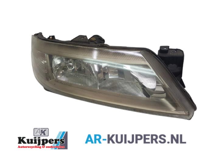 Używane Reflektor prawy Renault Laguna II (BG) 3.0 V6 24V Cena € 45,00 Procedura marży oferowane przez Autorecycling Kuijpers