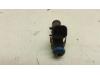 Injector (petrol injection) from a Chrysler Voyager/Grand Voyager (RG) 2.4i 16V 2006